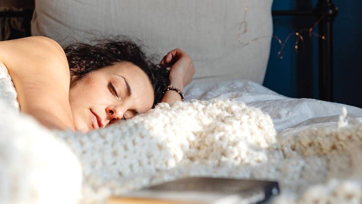 Chladné počasí: zapamatujte si „nejteplejší způsob přikrytí“ – odborníci radí nespát v příliš teplém oblečení