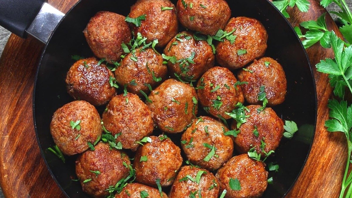 Kape Aihinen je absolutní špička v přípravě masových kuliček: ”hřích líného člověka”