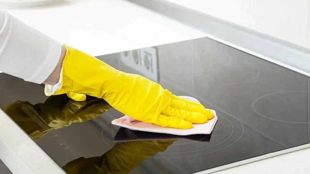 Keramická varná deska z křišťálového skla: užasná domácí směs obnoví lesk za pouhých 5 minut