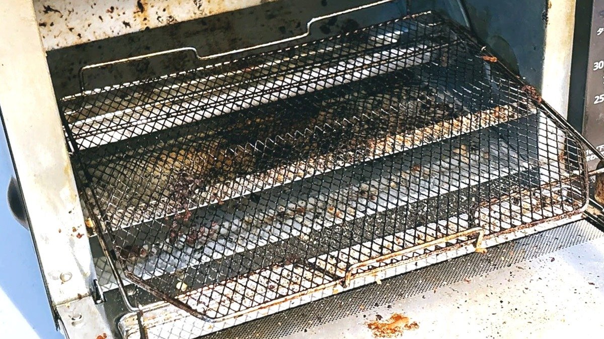 Jednoduchá technika čištění trouby, která donutí „tuk a připáleniny“ zazářit: „čistě a úhledně!“