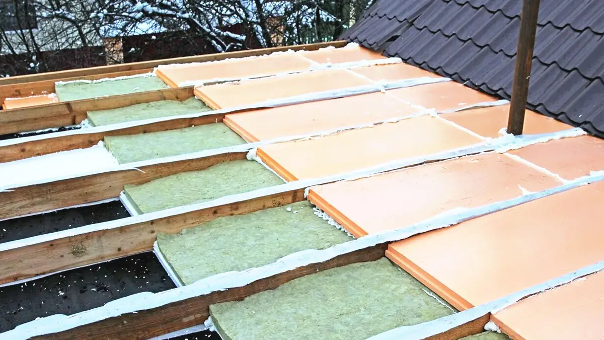 Zatepluji dům jednou provždy: tři kroky, aby teplo neunikalo ani v tuhých mrazech. Hlavní je nezačínat u stěn