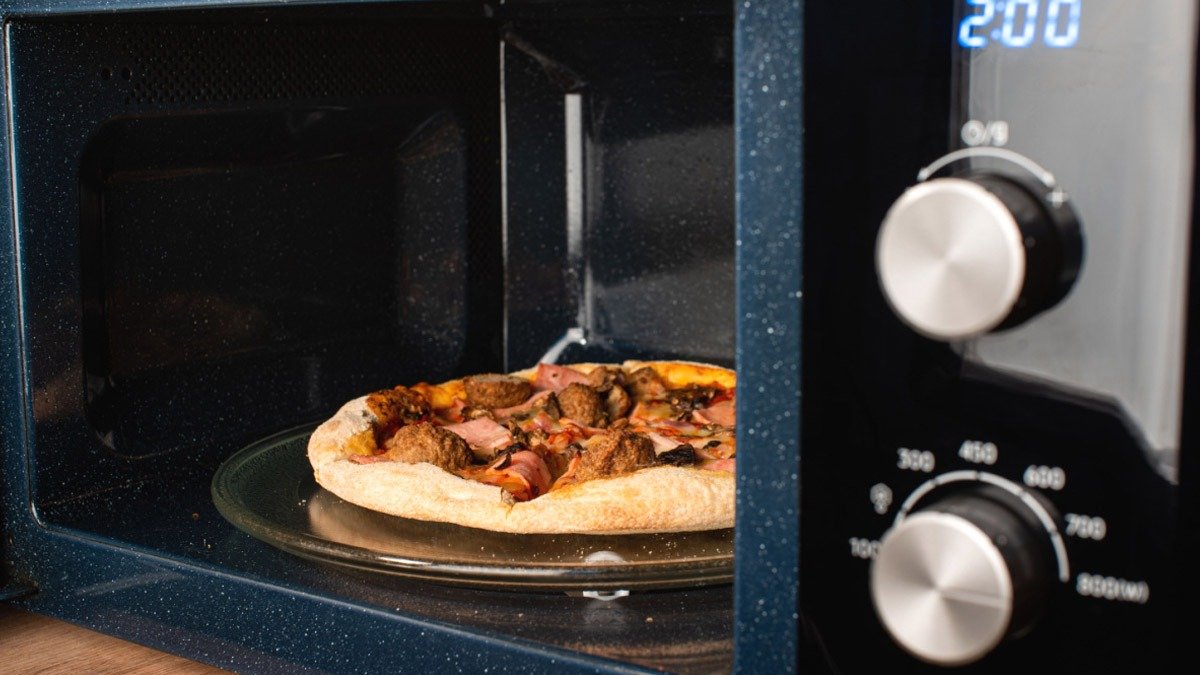 Mikrovlnky jsou minulostí: takhle se v roce 2026 ohřívá jídlo (a je to mnohem lepší)