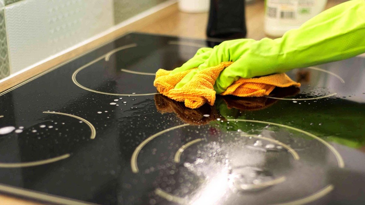Odstraňte škrábance z keramické varné desky, aniž byste ji poškodili