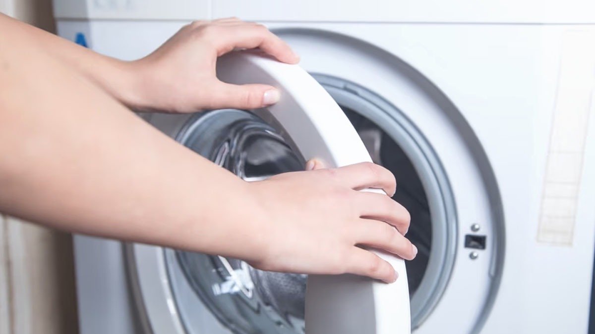 Tuto prací prostředek nechává opravář domácích spotřebičů v obchodě – oblíbený výrobek může stroj poškodit