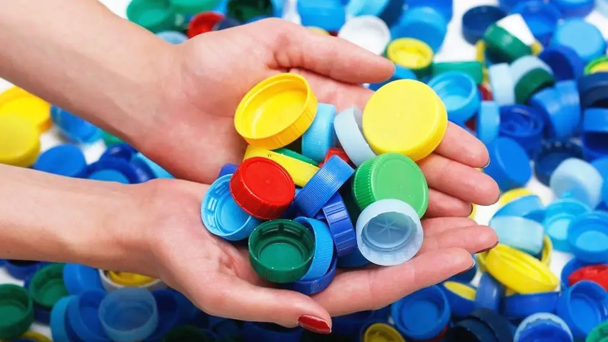 Staré plastové uzávěry od lahví už nevyhazuji: v domácnosti jsou jako „zlatý důl“ – sdílím chytrý trik 2 Staré plastové uzávěry od lahví už nevyhazuji: v domácnosti jsou jako „zlatý důl“ – sdílím chytrý trik