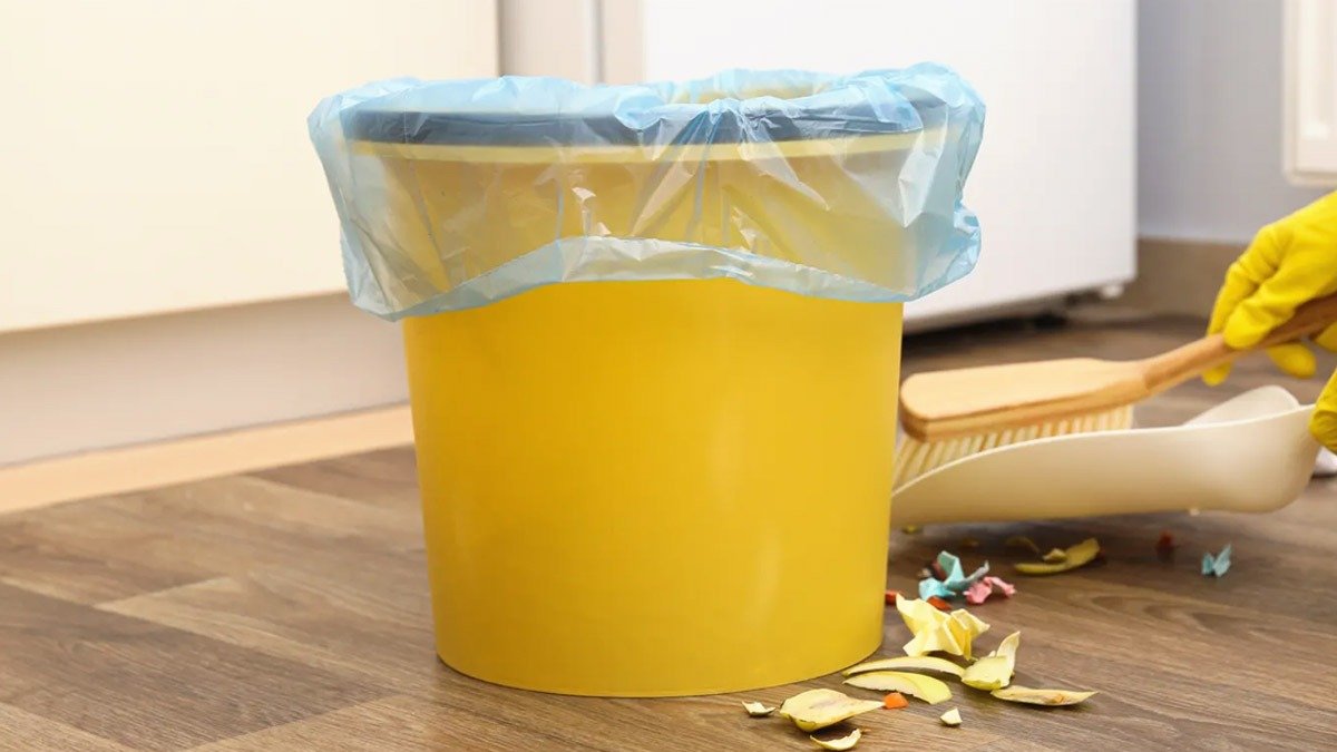 Triky se sáčky na odpadky dobývají domácnosti: maličkost, která každý den šetří čas a nervy