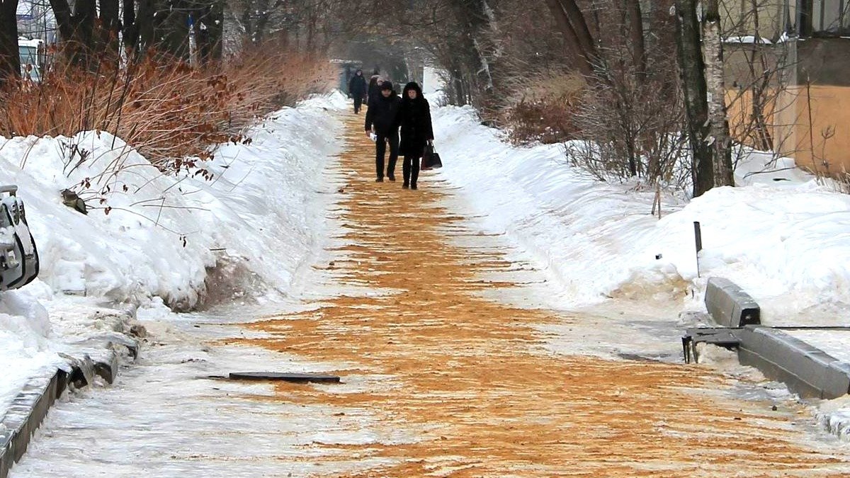 Důležitá časová lhůta při odklízení sněhu: do kdy musím chodník posypat?
