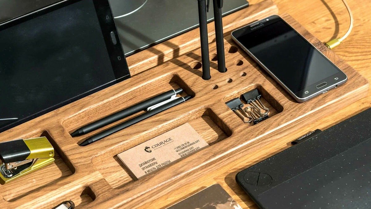 Neobvyklé využití stolního oddělovacího stojánku: praktické řešení pro ukládání i interiér