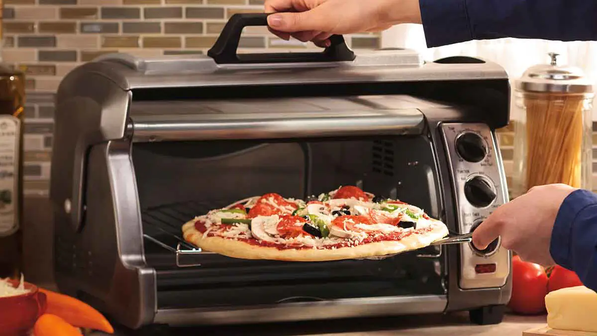 Končí éra mikrovlnné trouby? Nový přístroj ušetří místo v kuchyni