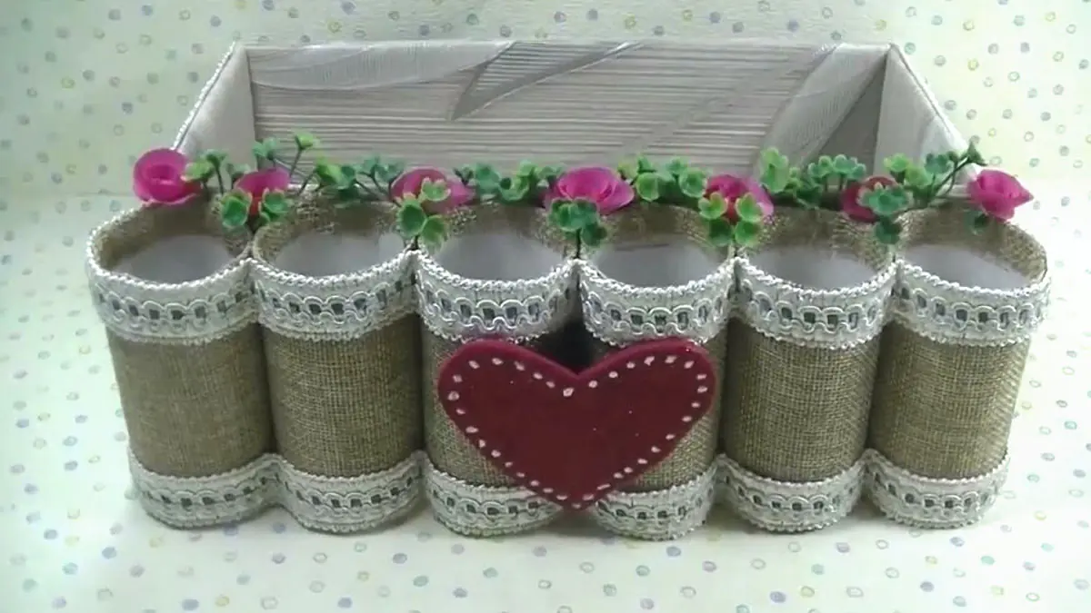 Recyklace: Nevyhazujte kartonové ruličky od toaletního papíru a proměňte je v osvěžovače do zásuvek s oblečením 3 Recyklace: Nevyhazujte kartonové ruličky od toaletního papíru a proměňte je v osvěžovače do zásuvek s oblečením