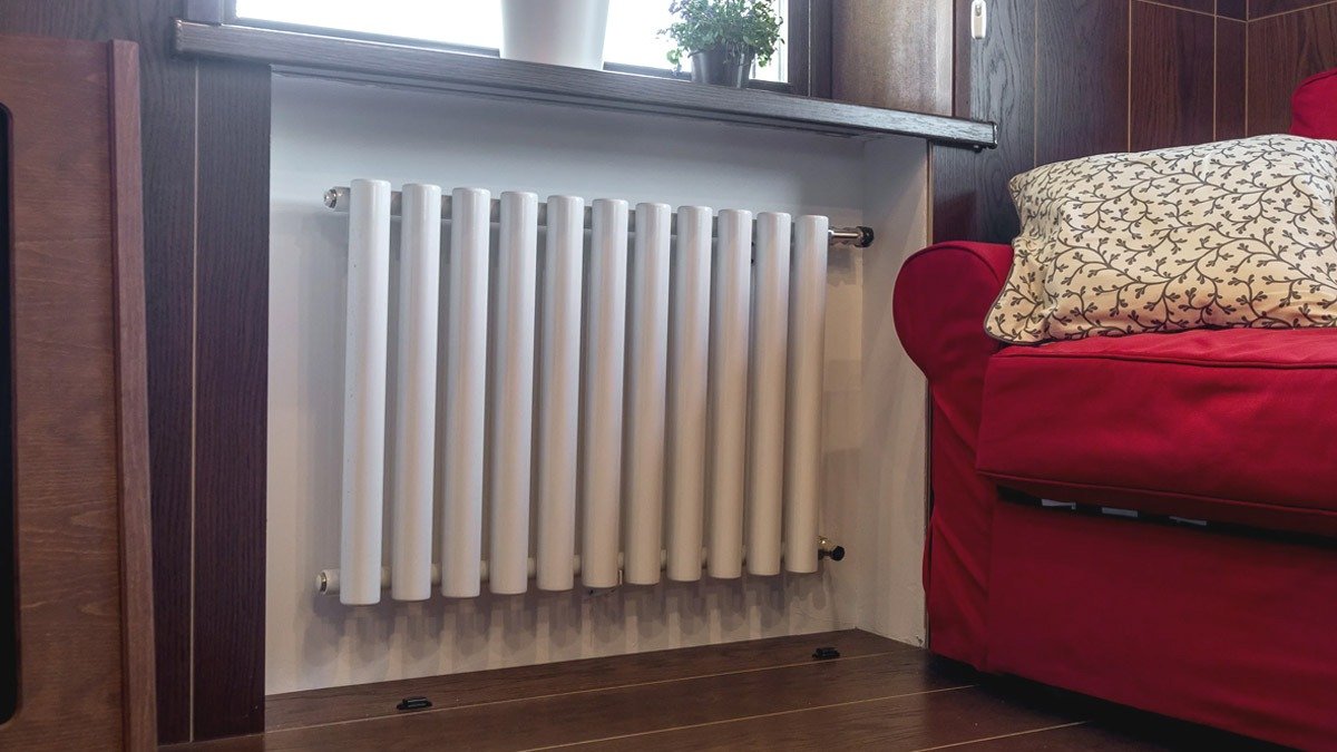 Konec obrovských bojlerů: kompaktní tepelné baterie ovládnou rodinné domy v roce 2026