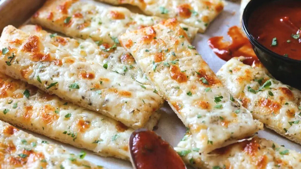 Listové těsto se sýrem a šunkou: chutná jednohubka 2 Listové těsto se sýrem a šunkou: chutná jednohubka