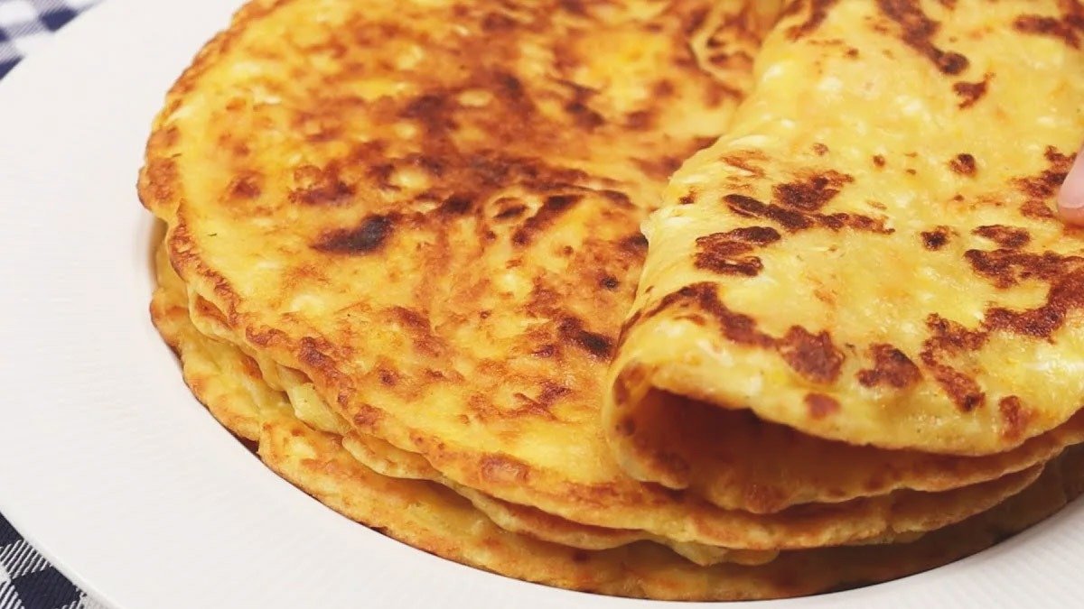 Vejce a hrst sýra: nejchutnější placka za 5 minut