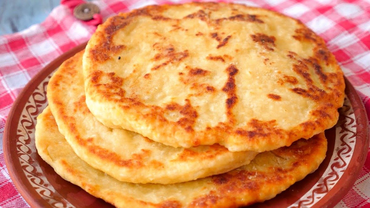 Vejce a hrst sýra: nejchutnější placka za 5 minut