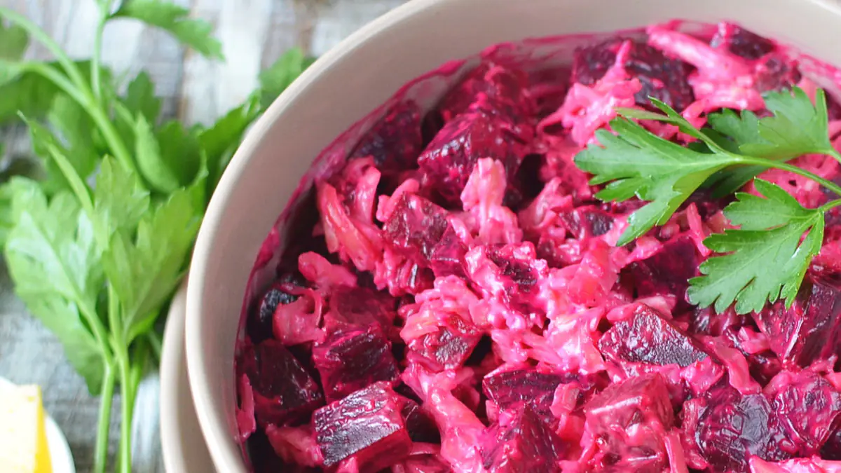 Chutnější než vinegret: tento překvapivý salát z červené řepy je lehký, zdravý a neuvěřitelně dobrý