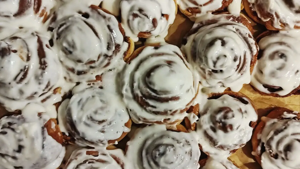 Postní bulka s rebarborou a bílou čokoládou z horkovzdušné fritézy – moje nejoblíbenější luxusní verze