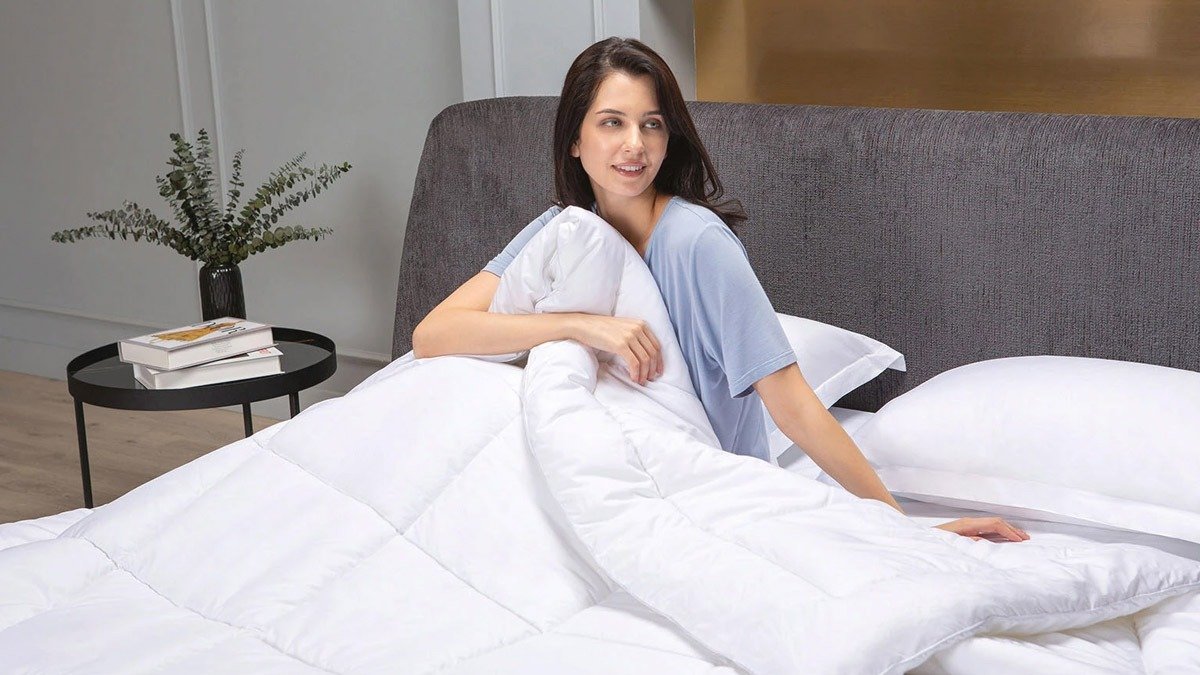 Proč okamžité ustlaní postele po probuzení vytváří ráj pro roztoče a je lepší nechat peřinu chvíli odhrnutou