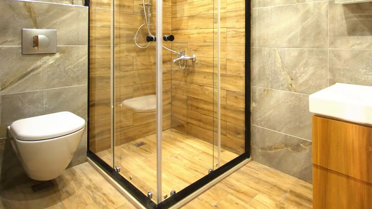 Bezprahová sprcha mizí v roce 2025 – tohle bude hlavní trend v koupelnách v roce 2026