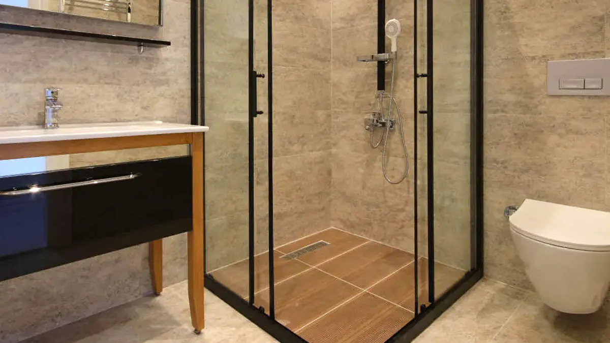 Sprchový kout zarovnaný s podlahou je minulostí: víte, co si teď přejí mít všichni v nových domech?