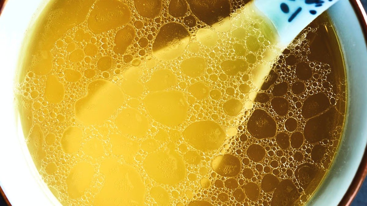 Proč všichni pijí kostní vývar a proč to většinou dělají špatně