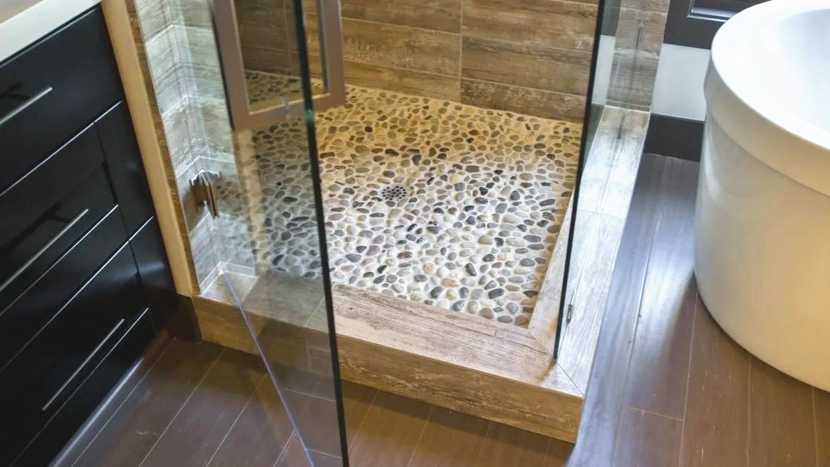 Sprchový kout zarovnaný s podlahou je minulostí: víte, co si teď přejí mít všichni v nových domech?