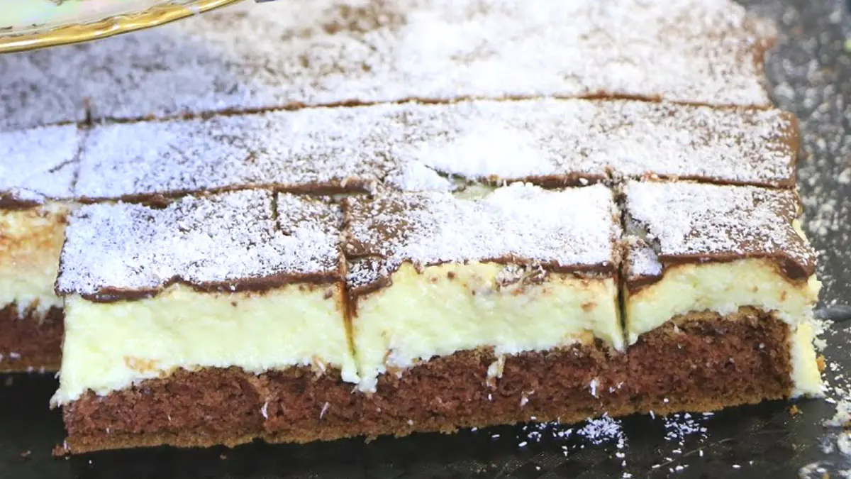 Klasický moučník, který je druhý den ještě lepší: takto připravíte budapešťský krémový řez