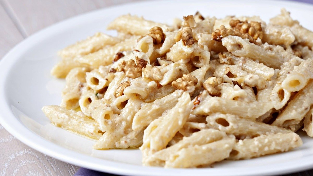 Špagety s ricottou a vlašskými ořechy: chutný pokrm, který je snadný a rychlý na přípravu