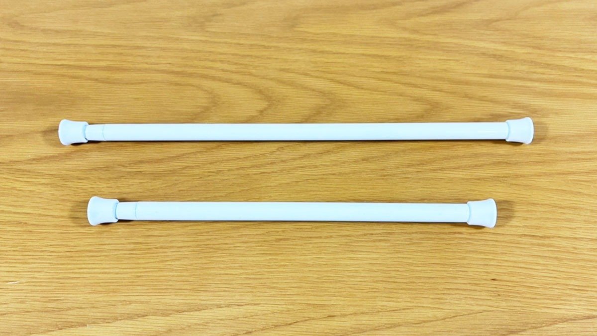 Když pověsíte pytel na odpadky na rozpěrnou tyč… „Nový způsob skladování“, který je tak pohodlný, že se musíte usmát