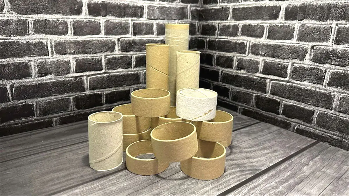 Recyklace: Nevyhazujte kartonové ruličky od toaletního papíru a proměňte je v osvěžovače do zásuvek s oblečením