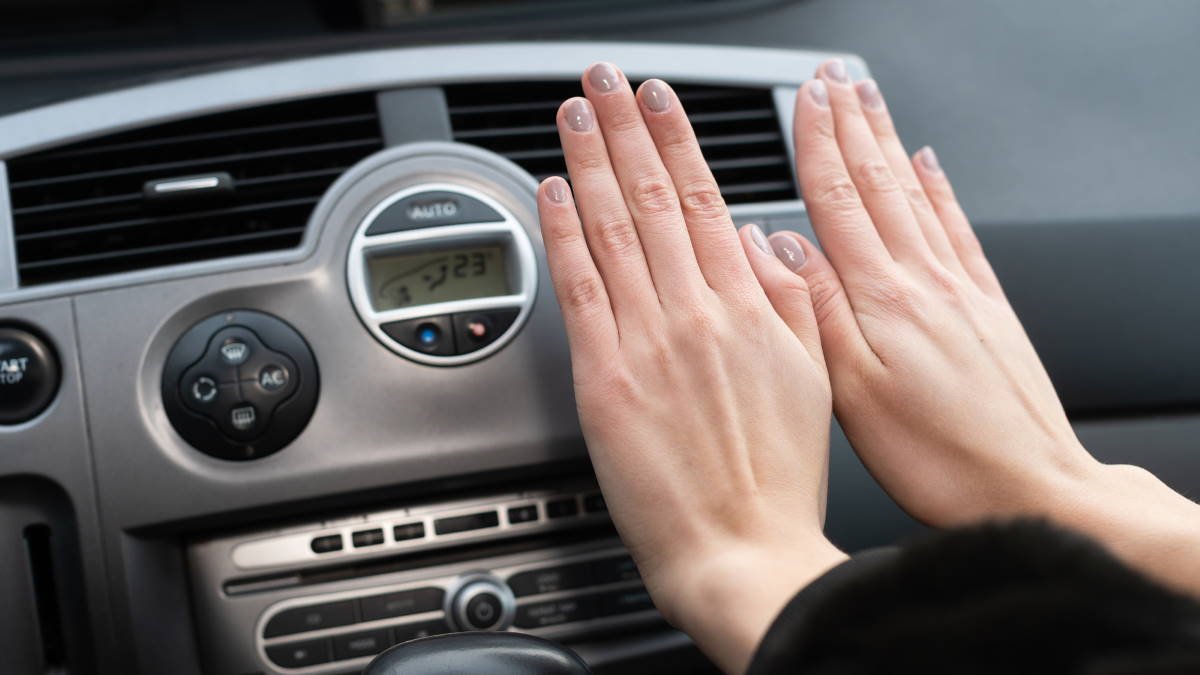 „V zimě zapnout topení hned po nastartování?“ I když počkáte jen 3 minuty, stav motoru v zimě se může úplně změnit