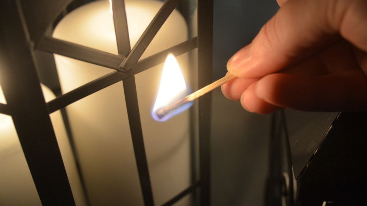 Beru spičku - a z oken netáhne ani při silném větru: těsnost za 2 minuty - parapet je konečně teplý