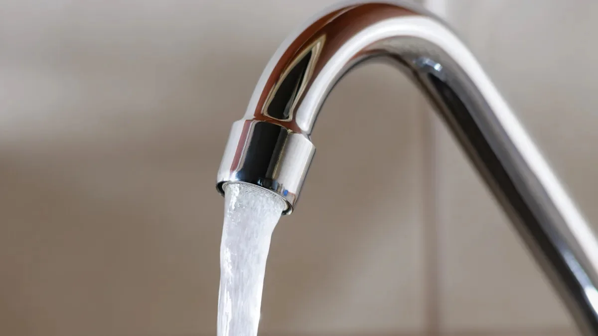 Jednoduchý úkon, který pomůže pročistit ucpaný kohoutek a obnovit optimální proud vody bez nářadí