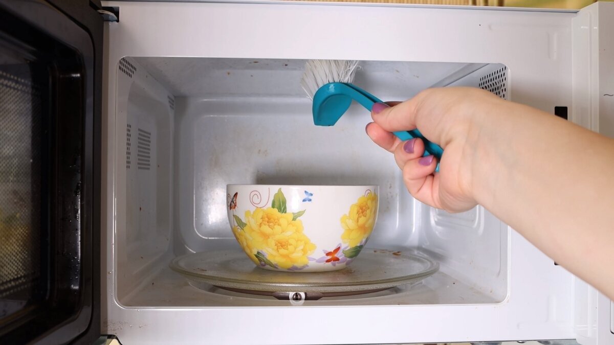 Spolehlivý způsob, jak vyčistit vnitřek mikrovlnné trouby a udržet ji v perfektním stavu