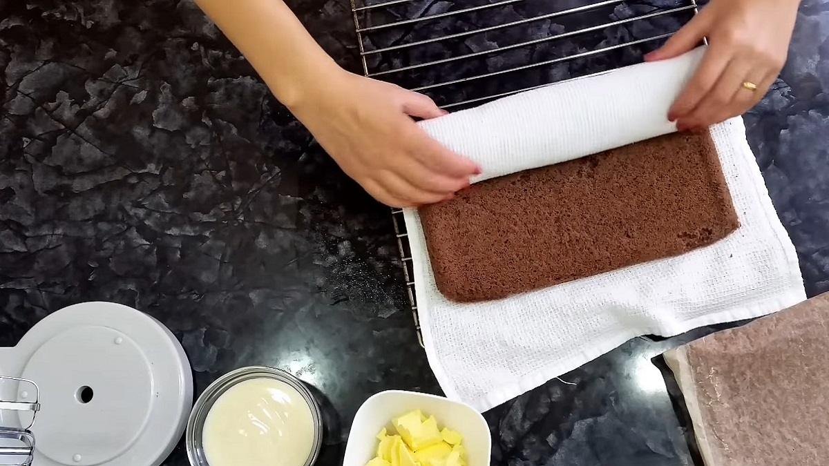 Upeču 1 velký plát těsta za 7 minut: úžasná roláda „Hosté doma“