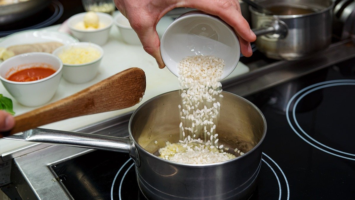 Rýže nebude kašovitá ani se nelepí; při vaření to můžete udělat takto