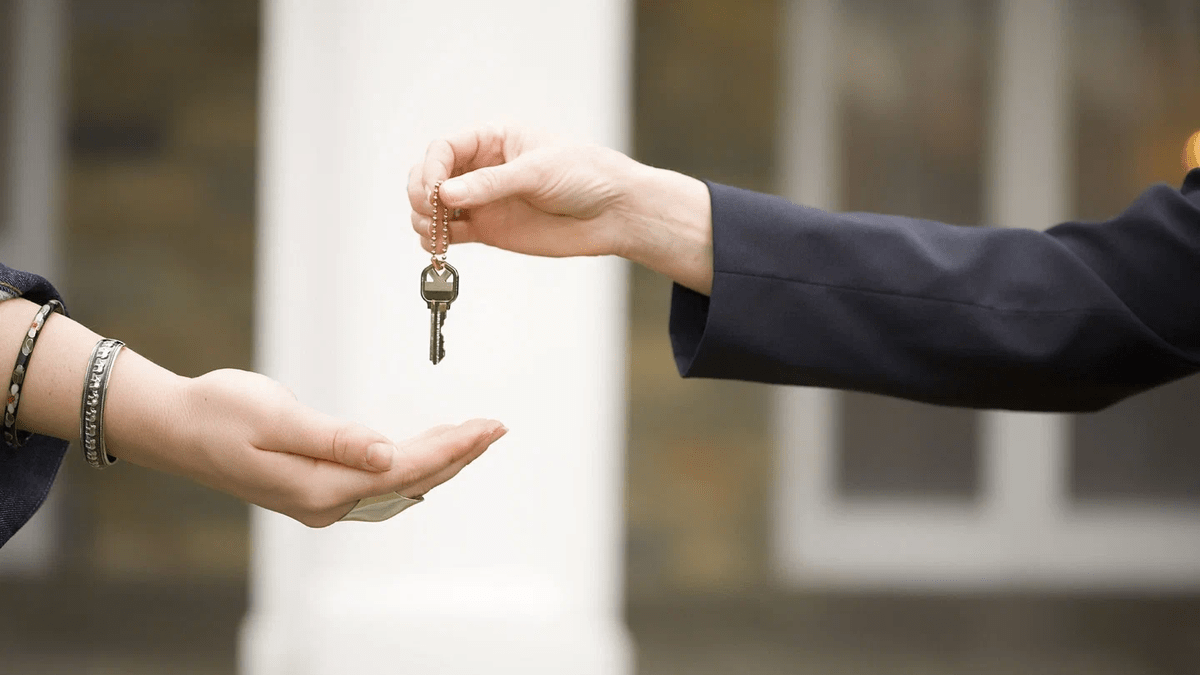 Kdo si při nastěhování do nového bytu nevymění zámek, riskuje, že bývalí nájemníci budou mít stále přístup