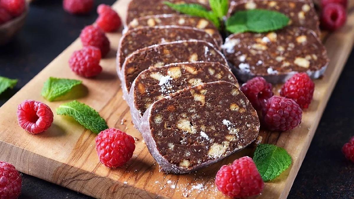 Čokoládový salám bez mixéru s „návykovou“ chutí a nostalgickým nádechem