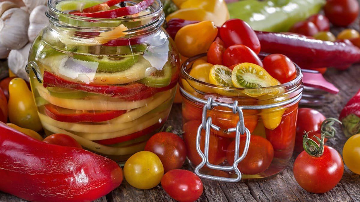 Domácí nakládaná zelenina – chutná a zdravá