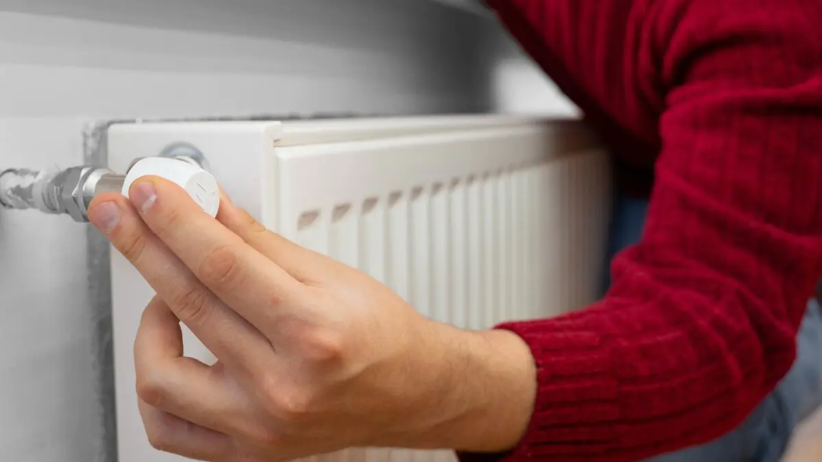 Důchodce odhaluje geniální zimní trik 23 °C bez radiátorů – podívejte se, jak