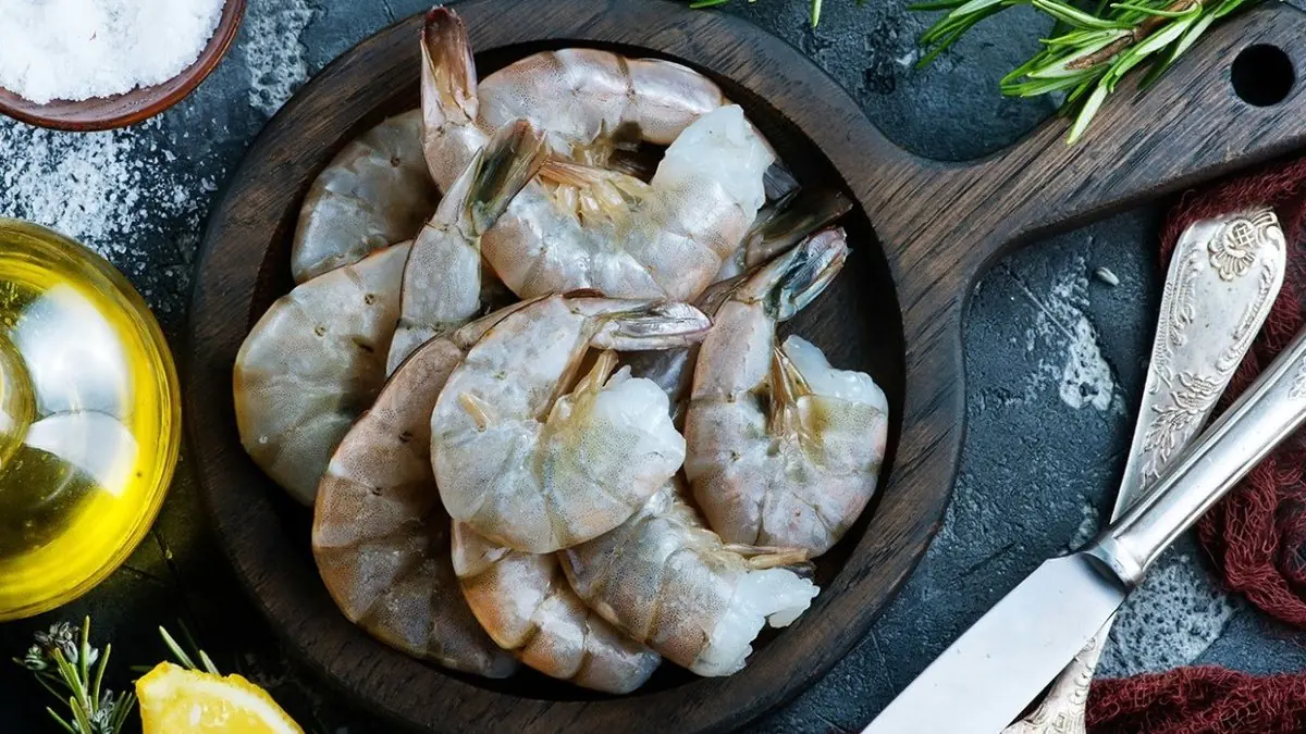 Jak „propláchnout krevety“, aby byly čerstvé, pružné a bez zápachu: jednoduché restauranční tajemství