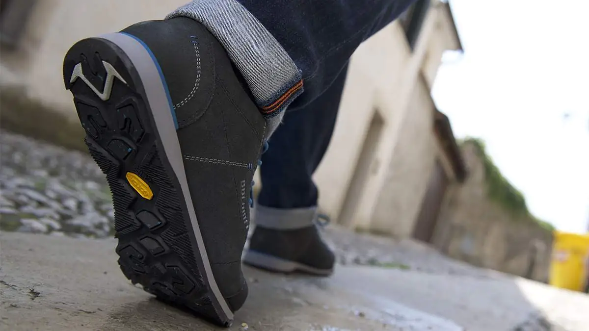 Rozmazávám vatou po podrážce — a nekloužu ani na zledovatělém schodišti: stačí jednou na celou zimu