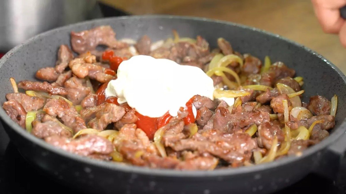 Bœuf stroganov: rychlý recept, když v neděli hostíte