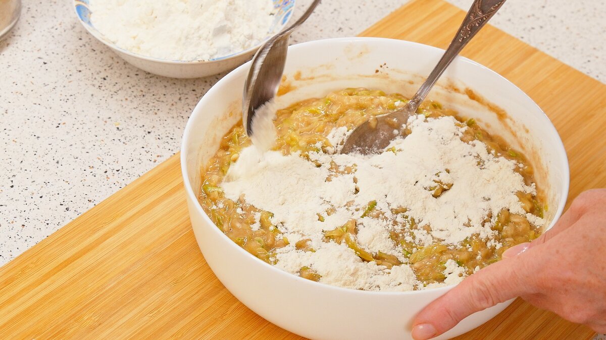 Nejchutnější večeře vznikne z 250 g cukety, 100 g tuňáka, dvou brambor a jedné mrkve