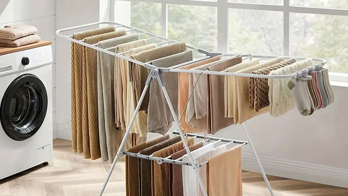 Suché prádlo dvakrát rychleji i v zimě: geniální japonská metoda, která mění naše návyky