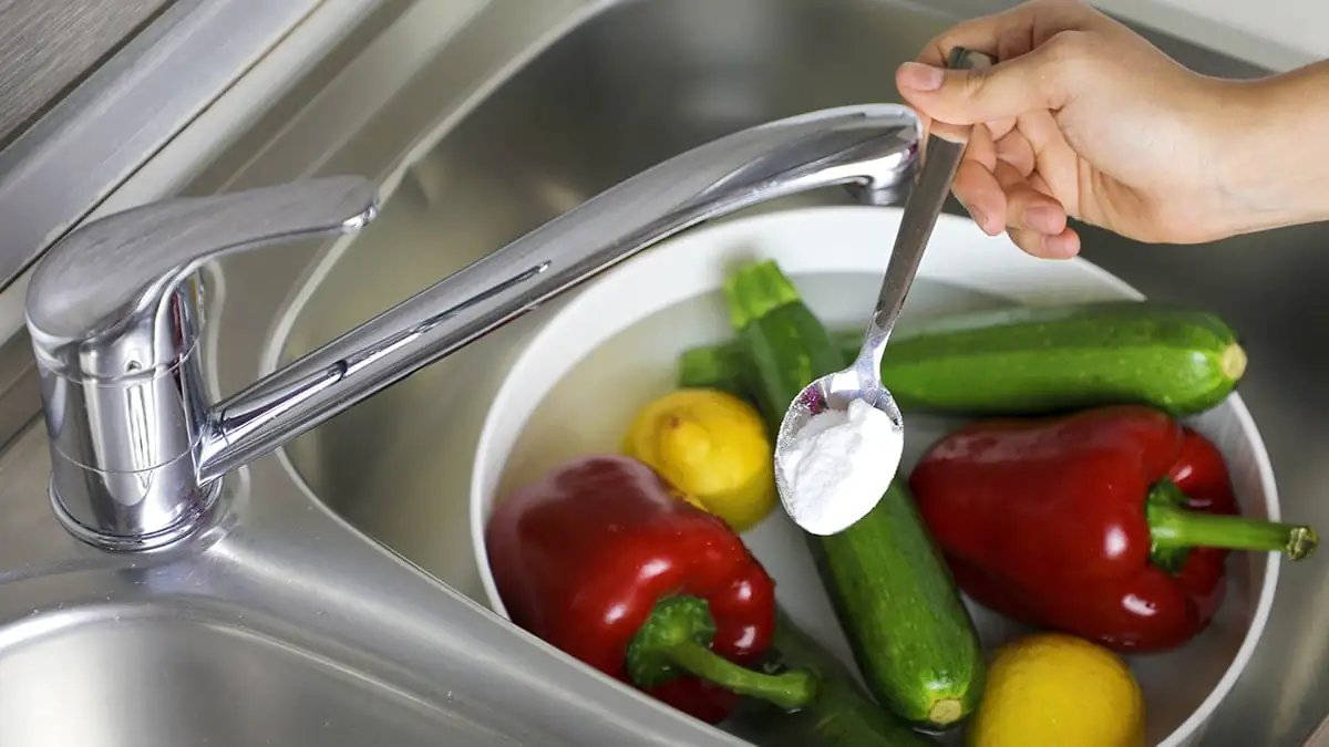 Brokolici není nutné mýt v sodě ani ve slané vodě Jeden jednoduchý postup skutečně odstraní nečistoty i zbytky pesticidů