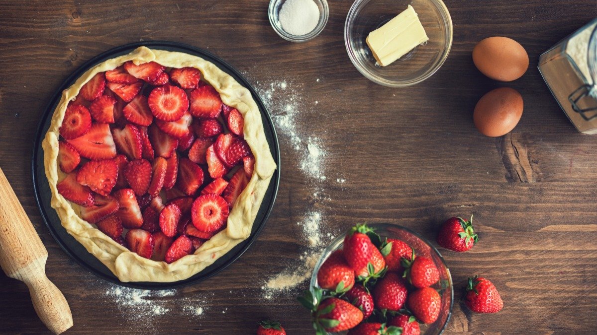 Jednoduchý a povedený jahodový koláč