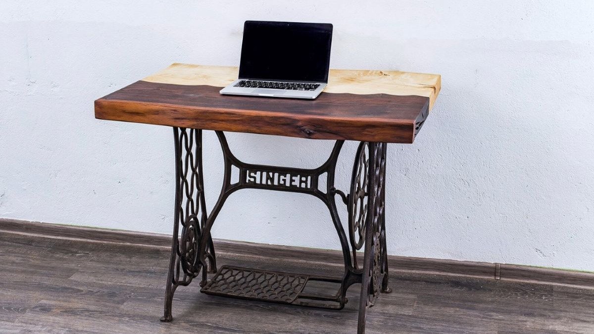 Pokud máte starý šicí stroj, máte poklad: proč a jak ho podle tohoto skvělého nápadu přetvořit