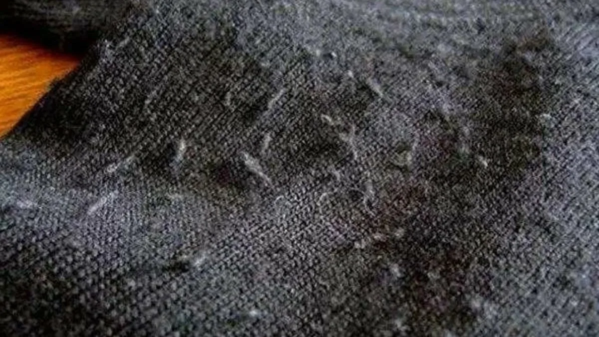 Trik který zachrání vaše pleteniny jak odstranit žmolky