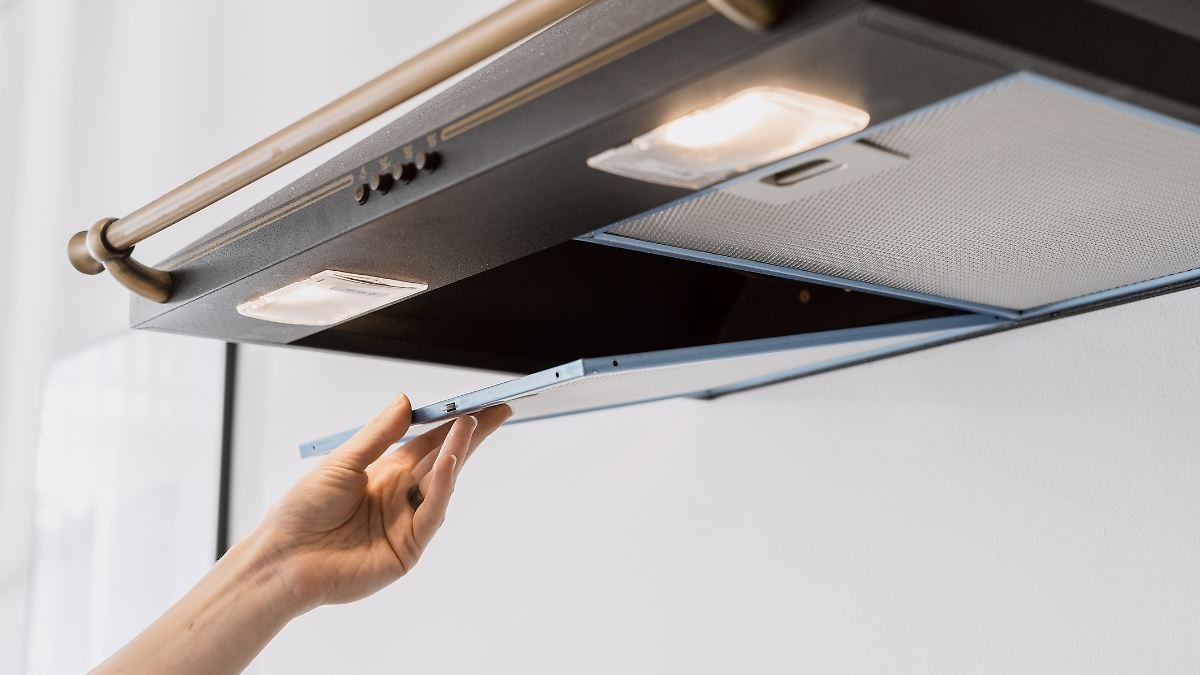 Máte digestoř plnou mastnoty a špíny V českých domácnostech ukazují 4 kroky, jak ji vyčistit snadno a bez námahy