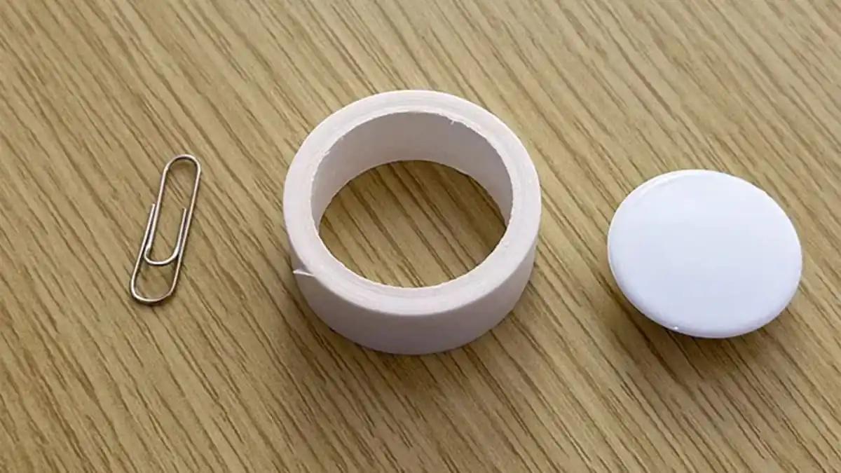 „Vrtat do stěn není potřeba!“ Způsob, jak pověsit fotografie a obrazy, o kterém si lidé říkají: „Aha, tak takhle…“